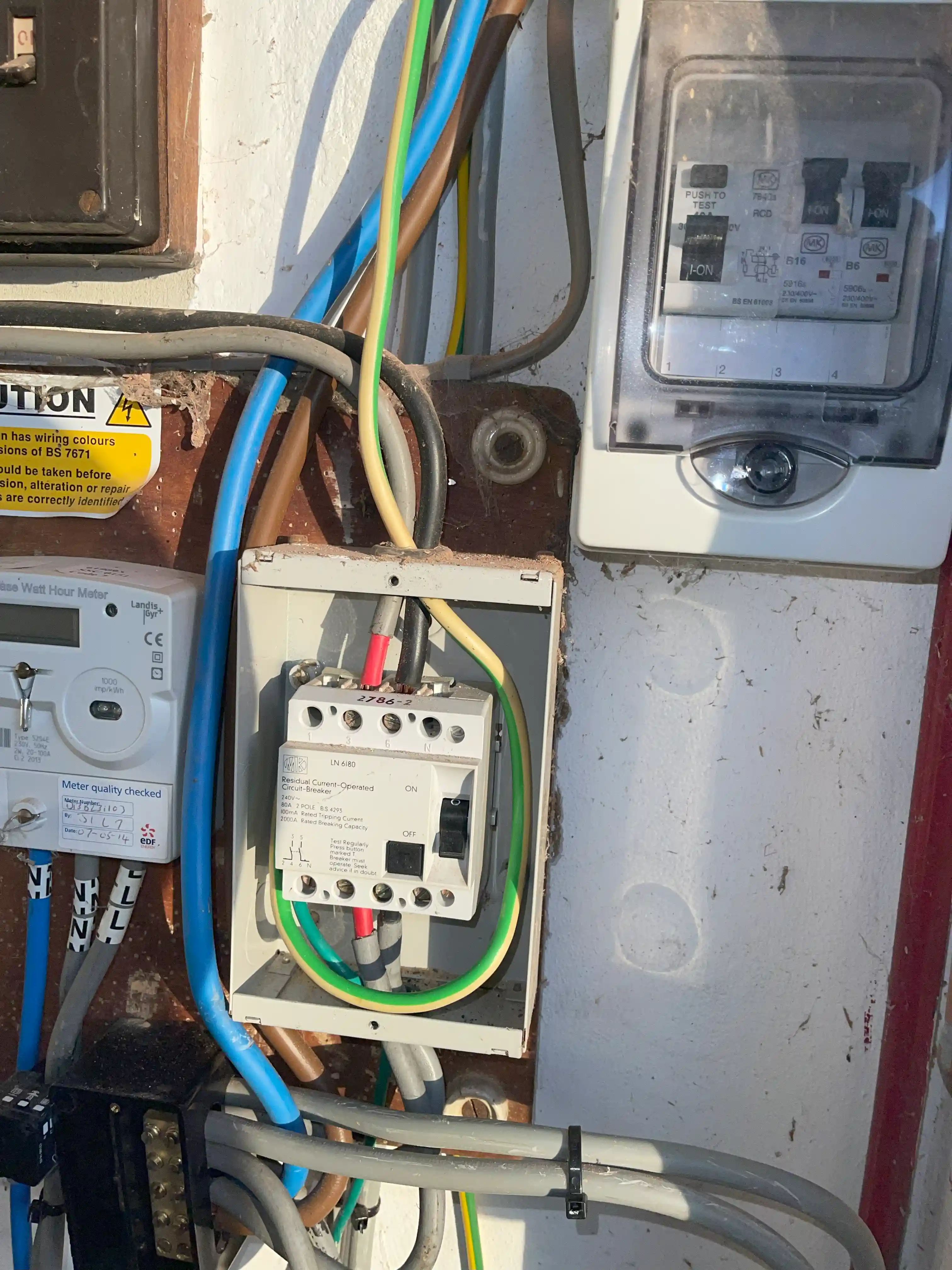 Emergency Electrician 24 hour Surbiton